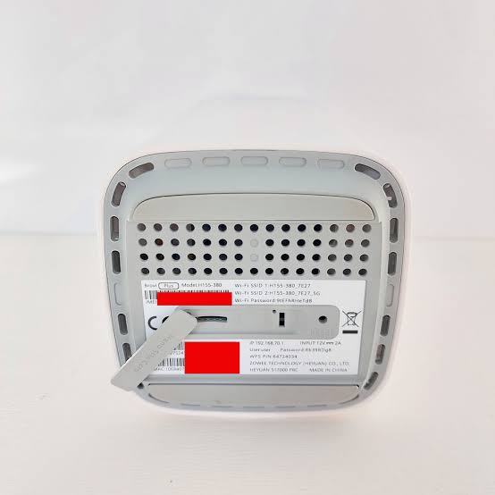 Huawei 5G CPE router rear panel with label and port connectors
