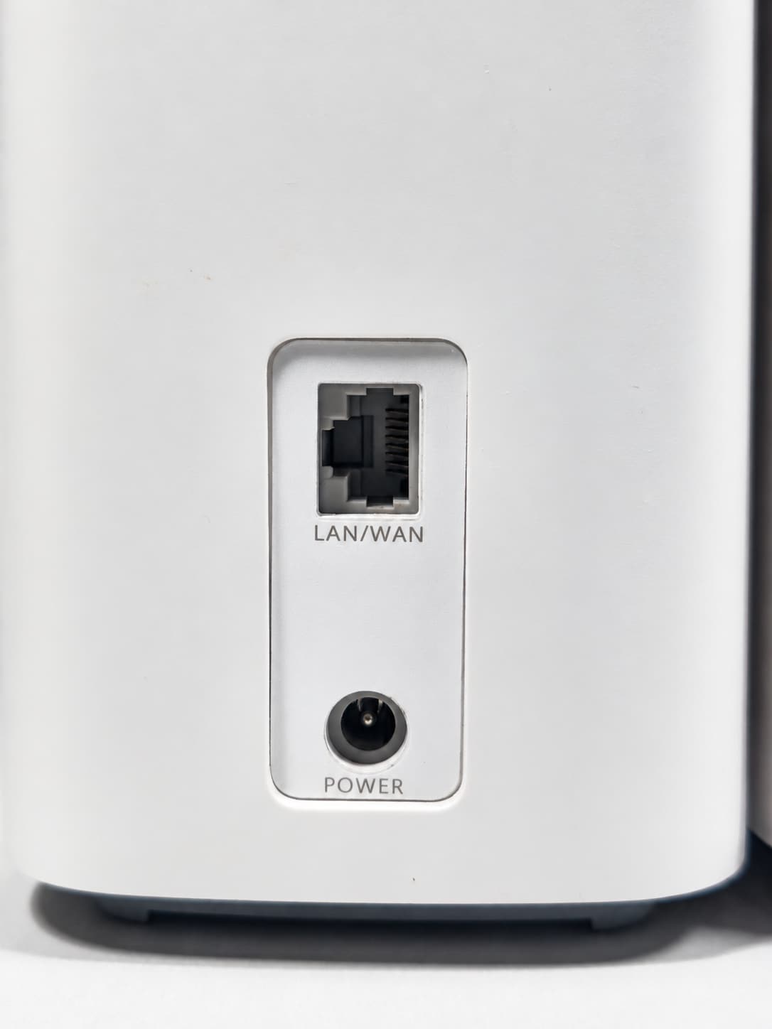 Huawei 5G CPE router rear ports: LAN/WAN Ethernet and power connector